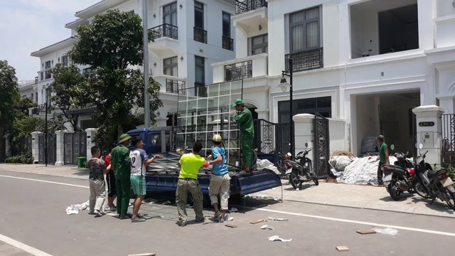 Vận chuyển kính công trình Vinhome