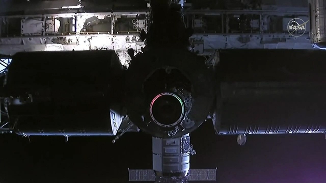 SpaceX-Kapsel dockt erfolgreich an ISS an