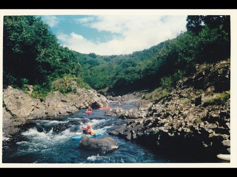 Une decente en kayak d'une rivière à l 'ile de la reunion - descente rivière en kayak - réunion kayak est 974