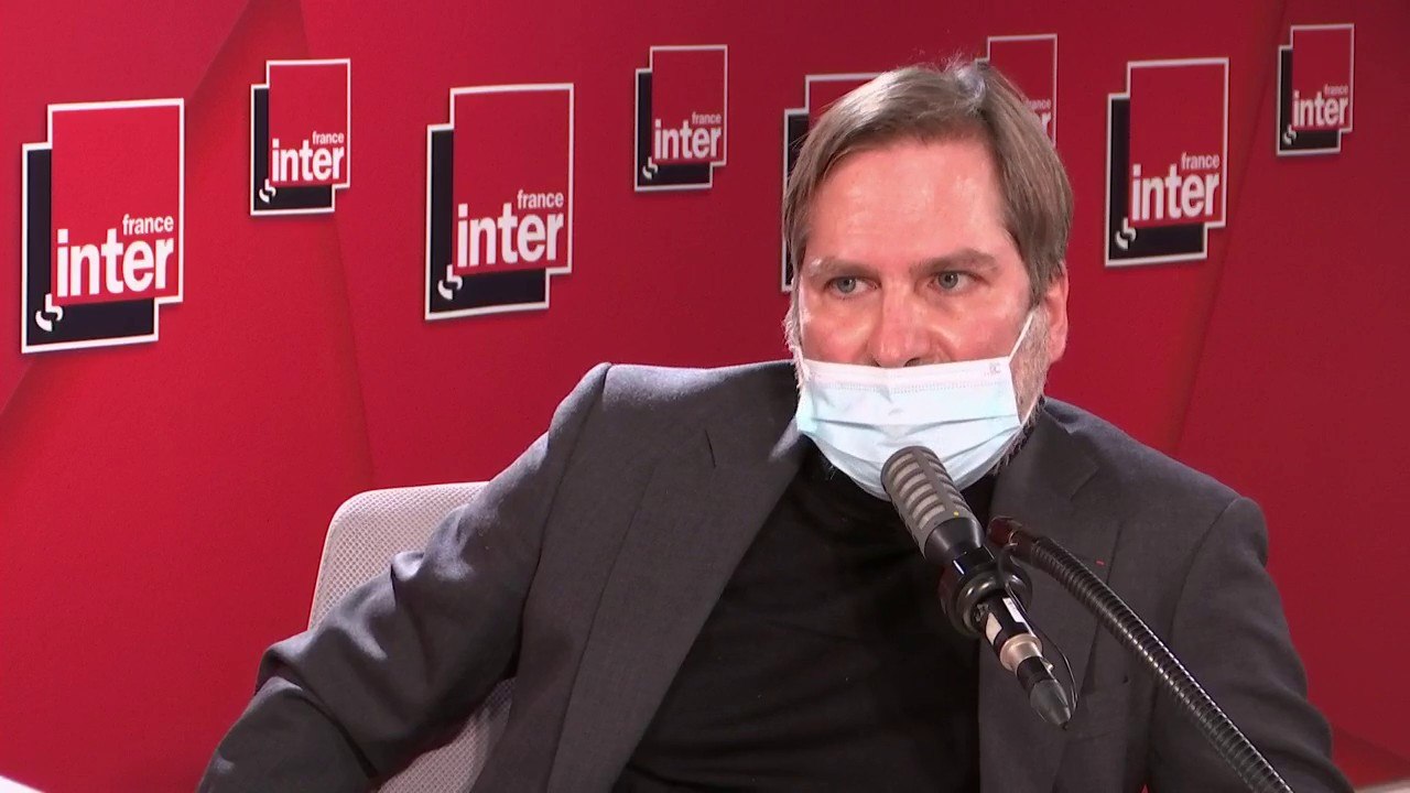 "Dans une manif, dans la rue, à partir du moment où vous sortirez un téléphone portable, où vous filmerez les forces de police, ils vont pouvoir vous arrêter" (Patrice Spinosi)