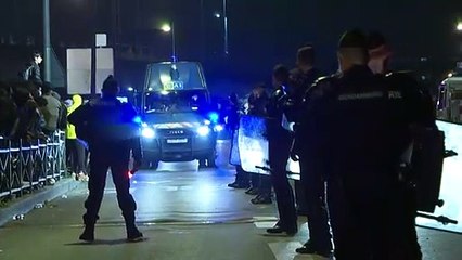 França desaloja 2.000 migrantes de acampamento