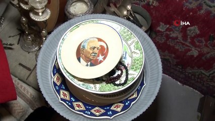 Dekor amacıyla biriktirdiği antikalar ile müze kurdu
