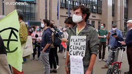 Голодавший евродепутат отстаивает свои бюджетные идеи