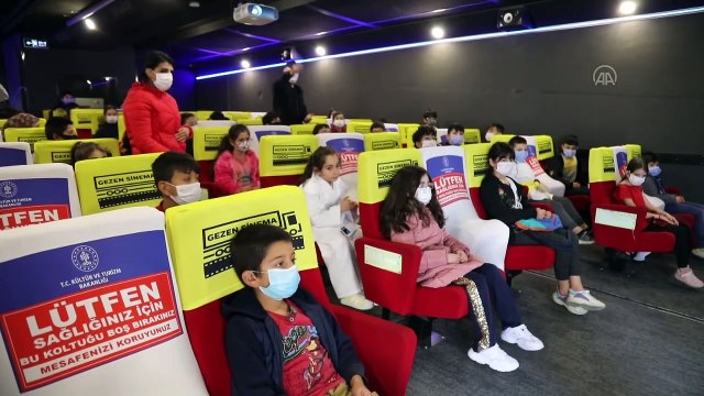 ANKARA - 'Gezen Sinema Tırı' hem hijyen kurallarını öğretiyor hem sinema keyfi yaşatıyor