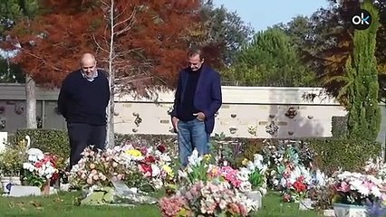 Alessandro Lequio visita la tumba de Aless cuando se cumplen seis meses de su muerte