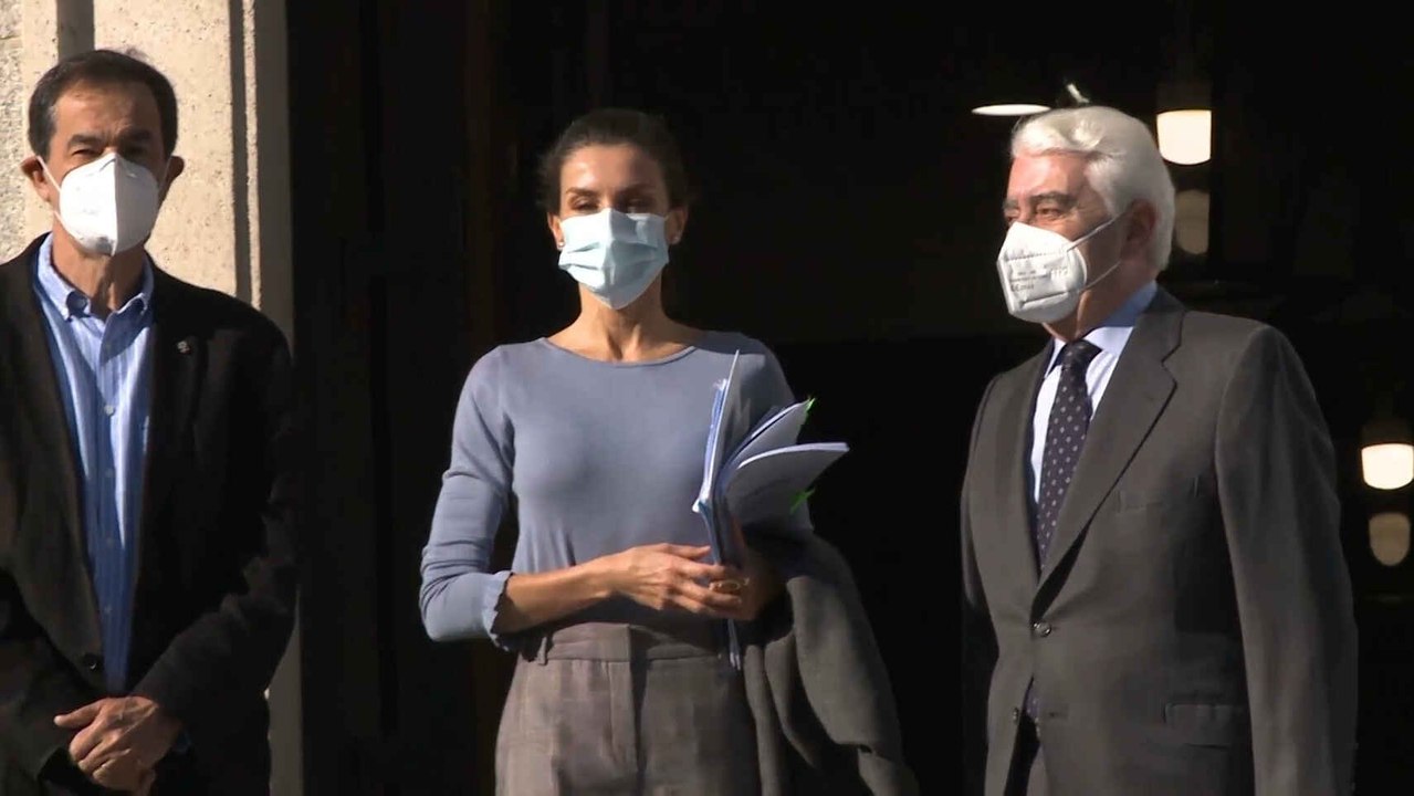 La Reina Letizia enamora con un sencillo look