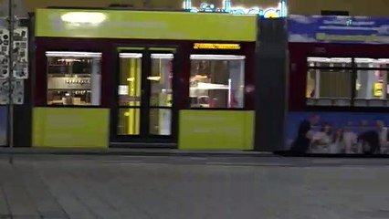 Скачать видео: Leere Straßen, verwaiste Plätze:  Innsbruck bei Nacht