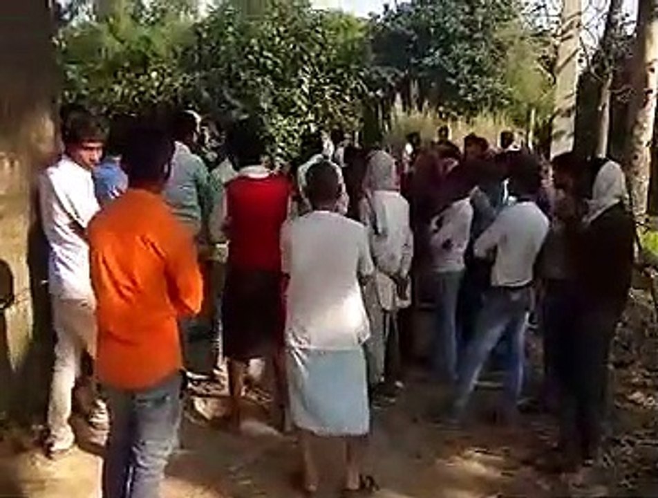 अज्ञात कारणों के चलते महिला ने फांसी लगाकर दी जान
