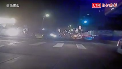 轎車違規左轉害女騎士犁田摔傷 僅處900元罰鍰(翻攝畫面)