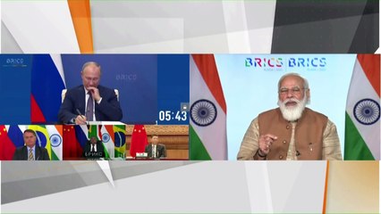 Putin pede a membros do Brics que produzam Sputnik V