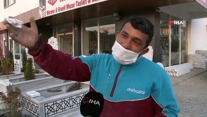 Mezar Taşı Ustasından İlginç Korona Virüs Mesajı: Maske Takmadığınız İçin Teşekkür Ederiz