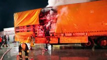 BOLU - Anadolu Otoyolu'nda park halindeki tekstil yüklü tırda yangın çıktı
