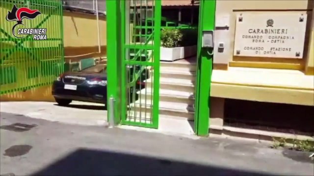 Ostia (RM) - Cocaina e soldi nascosti nel telaio della porta arrestato 19enne (17.11.20)