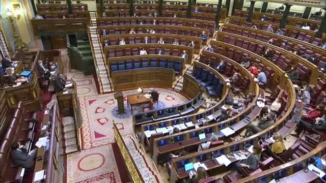 Un diputado de la ultraderecha, a la portavoz del PP: Doña Cuca, me gustaba más doña Cayetana