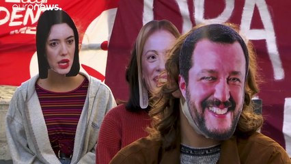 Roma: la maschera della ministra Azzolina e la protesta degli studenti "No DAD"