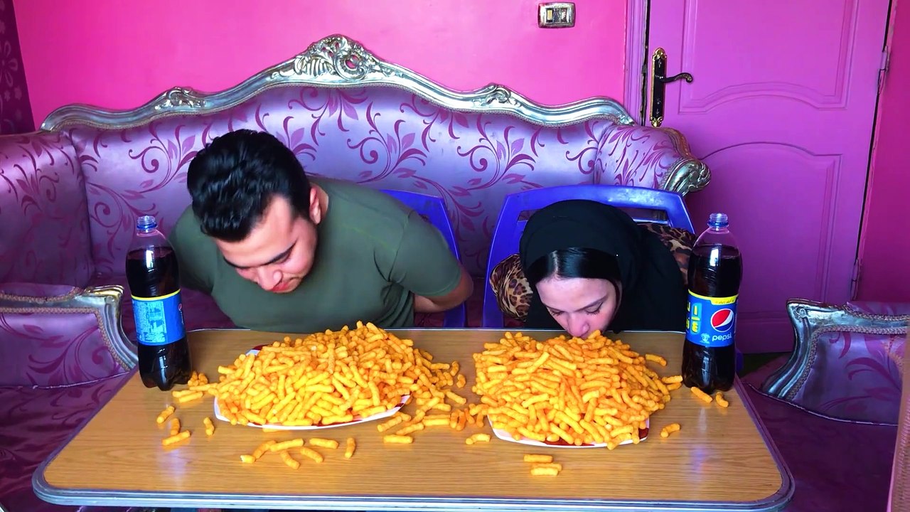 Eating Cheetos & Pepsi Challenge  Without Using Our Hands