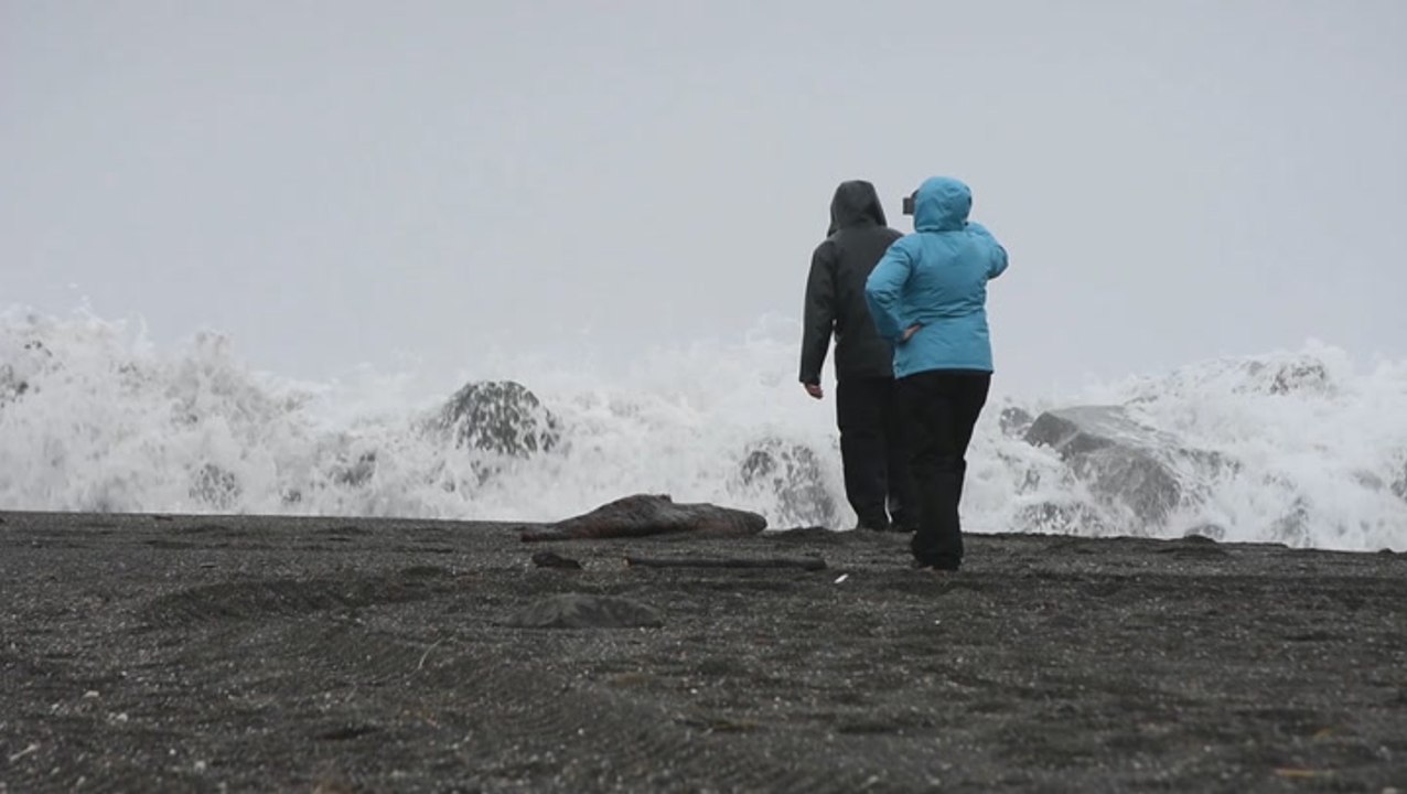 Waves and winds batter coast as King Tides arrive