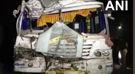 मुरादाबाद: पंजाब से बिहार जा रही निजी बस ट्रक से टकराई, 1 की मौत, कई घायल