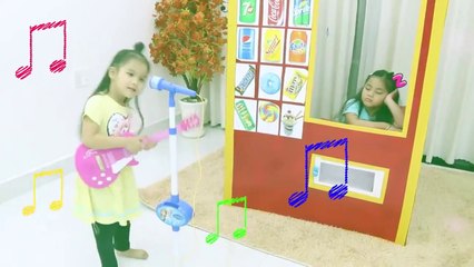 Annie and Sammy Pretend Play Vending Machine Kids Toys Story - Kids videos