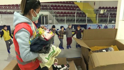 İZMİR - Deprem sonrası çadırdan yaptığı paylaşımlarla hayırseverleri sosyal medyada seferber etti