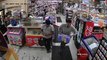 Un homme vole un carton de bière et se retrouve nez-à-nez avec des policiers