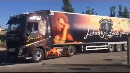Johnny hallyday - Un camion et sa remorque à la gloire de Johnny Hallyday.