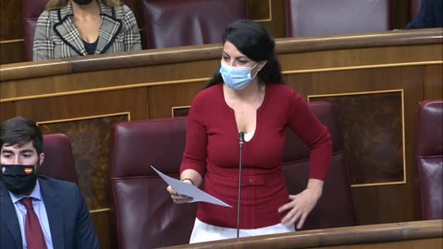 La ultraderechista Macarena Olona llama buitre carroñero a Celaá