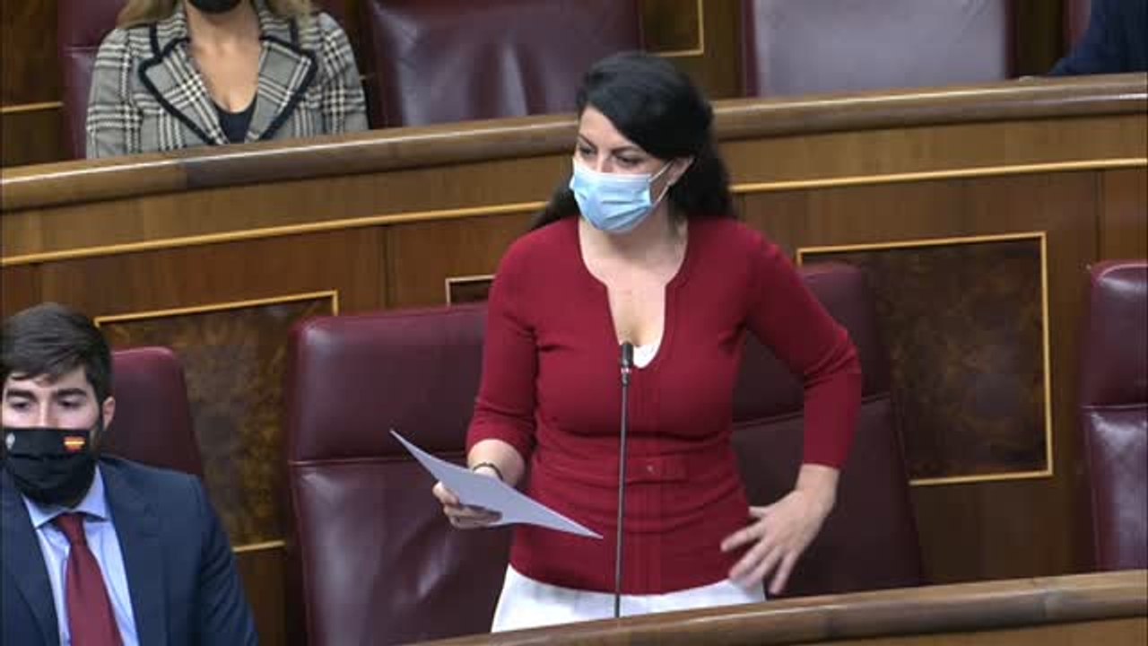 La ultraderechista Macarena Olona llama "buitre carroñero" a Celaá