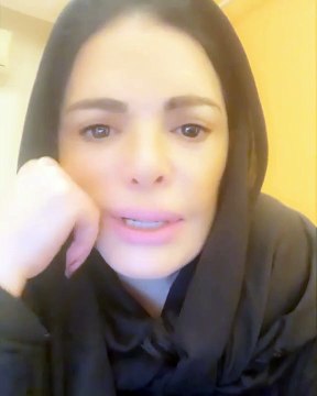 نضال الأحمدية تثير الجدل بتصريحاتها عن الحجاب