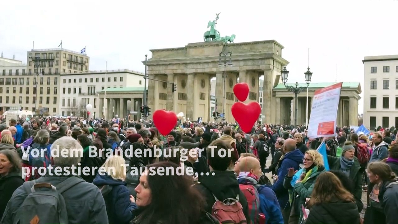 Tausende protestieren gegen Corona-Anordnungen in Berlin