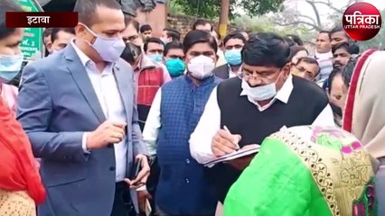 जब मंडलायुक्त के सामने हाथ जोड़कर खड़ी हुई महिला