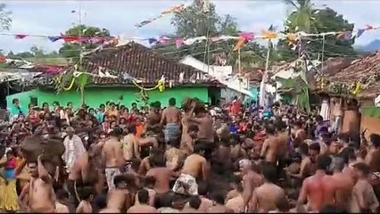 ஒருவர் மீது ஒருவர் சரமாரியாக சாணியடி.. தாறுமாறு தாளவாடி.. ஐயோ பாவம் கொரோனா!