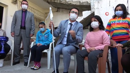 Mersin’de görme engelli çocuklar akıllı bastonla hayallerine kavuşuyor