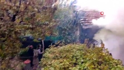 Amasya'da ahşap ev küle döndü