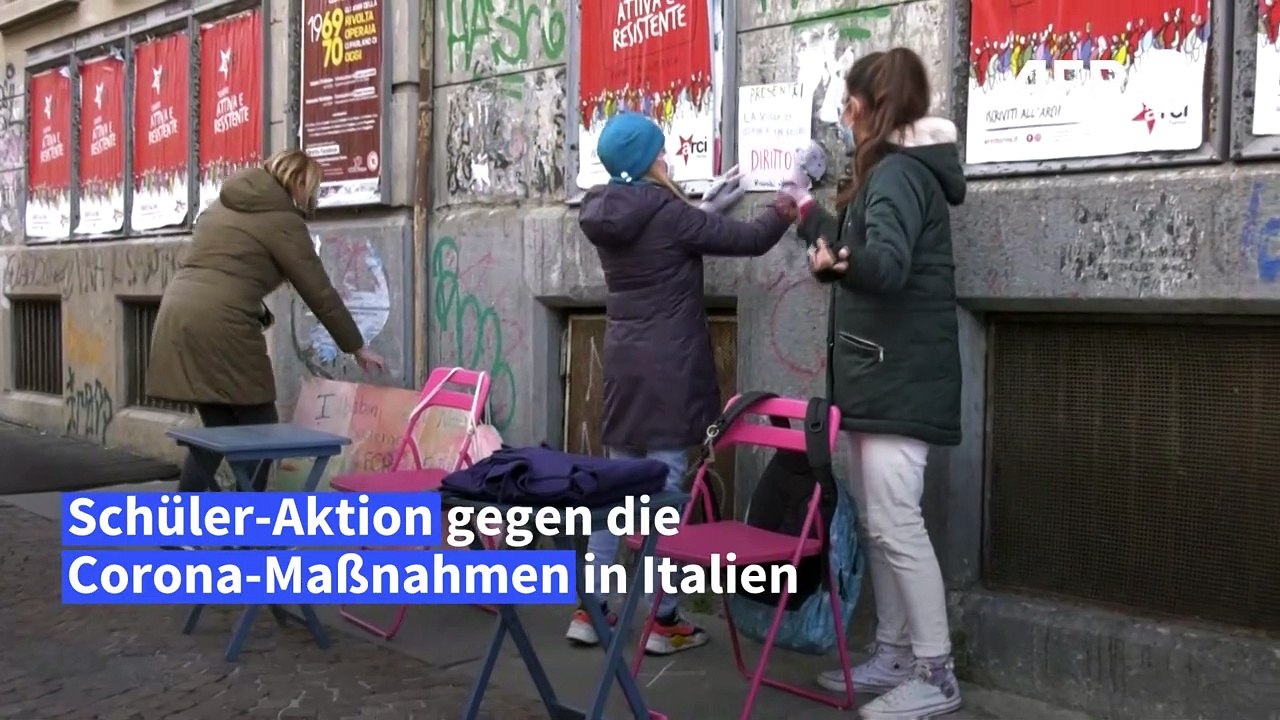 Italienische Schülerinnen protestieren gegen Schulschließungen