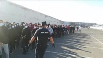 Marlaska ordena investigar quién dio la orden de dejar 200 inmigrantes en la calle