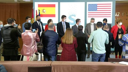 Page asiste a la presentación del proyecto de empresa aeronáutica