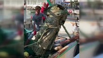 Balıkçıların ağına bu kez heykel takıldı