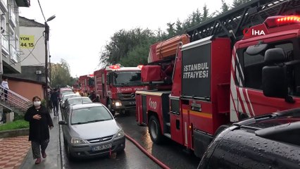 Alevler içinde kalan evini gözyaşlarıyla izledi