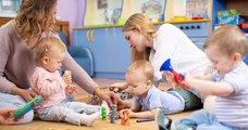 Covid-19 : 500 000 masques transparents vont être distribués aux professionnels de la petite enfance