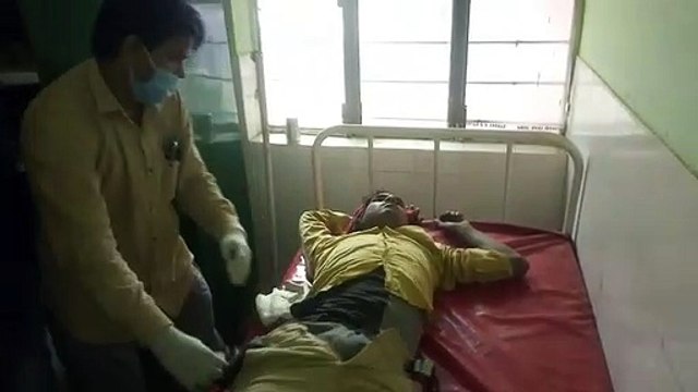 गन्ने से भरी ट्रैक्टर ट्राली से टकराई बाइक, दो घायल