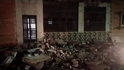 दो मंजिला मकान की बालकनी गिरी, एक चोटिल