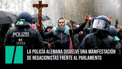 Download Video: La policía alemana disuelve una manifestación de miles de negacionistas frente al Parlamento