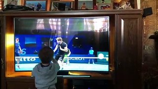 El hijo de Horacio Zeballos mirando el partido de su papá en el Masters