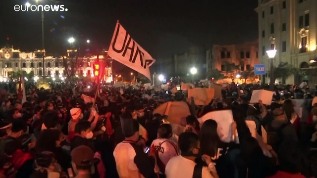 Estaban disparando al rostro : el relato de un periodista peruano herido en las protestas