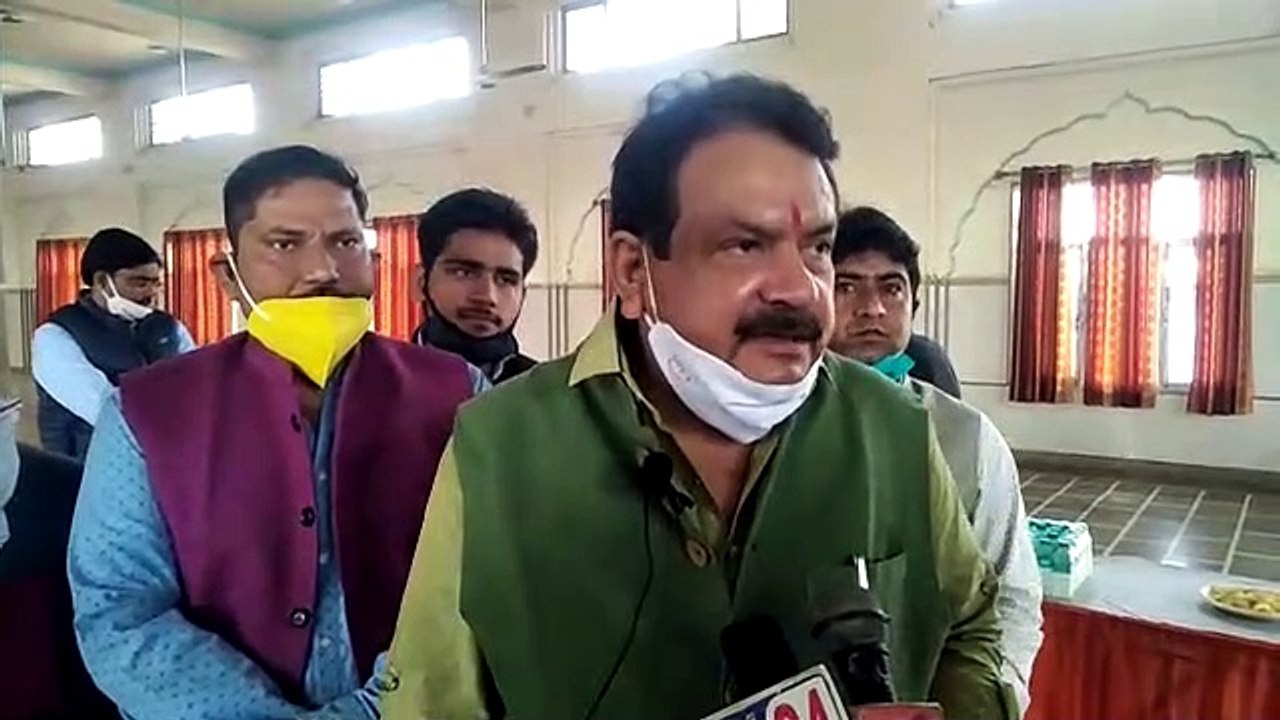 आगरा सांसद ने सड़क सुरक्षा सप्ताह के तहत रथयात्रा का किया शुभारंभ