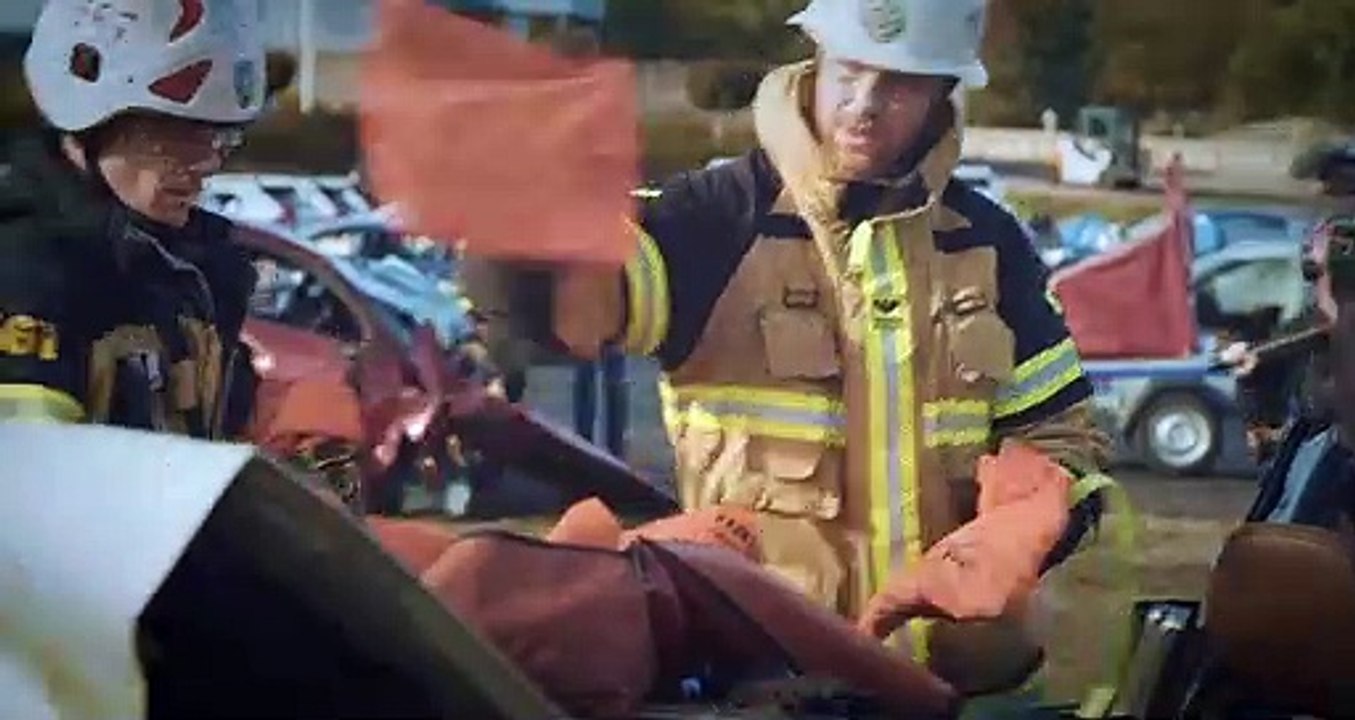 Volvo fait tomber des véhicules d'une hauteur de 30 mètres pour sauver des vies