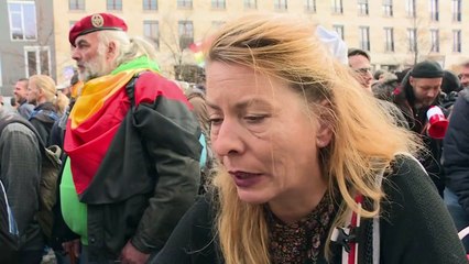 Berlin: manifestation anti-masque, la police disperse au canon à eau
