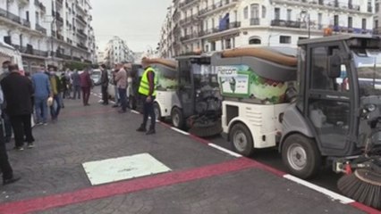 Macrooperación de desinfección en Argel mientras el coronavirus se dispara