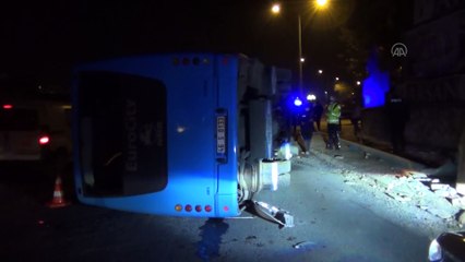 KAHRAMANMARAŞ - Çaldıkları iddia edilen midibüsle kaza yaptılar